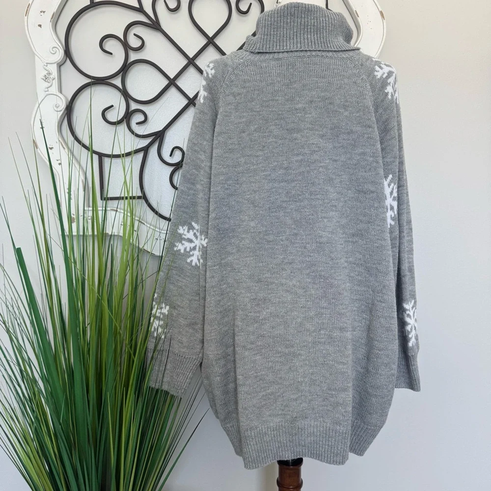 Size XL Adorable Gray Christmas Sweater with Sequin Snowman - Tunic Length - Picture 4 of 5